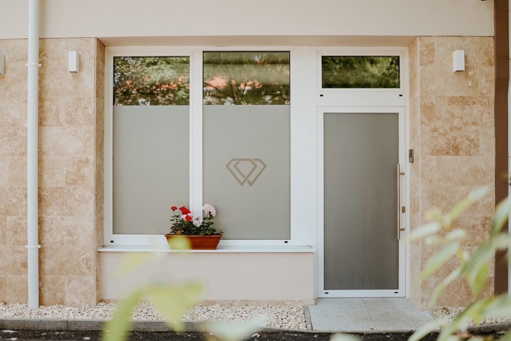 MDDr. Slezák Tímea - zubný lekár - fogorvos - Diamond Dent